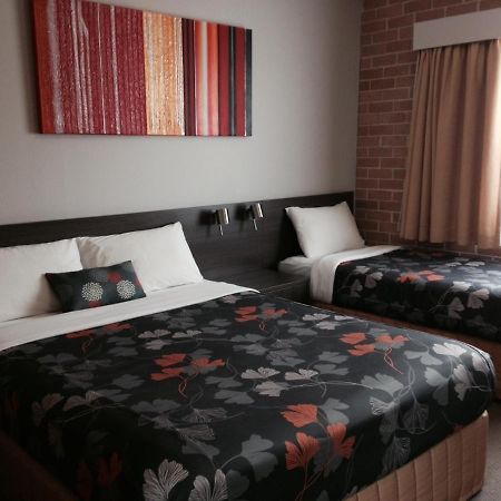 Alexander The Great Motel Windsor Room photo