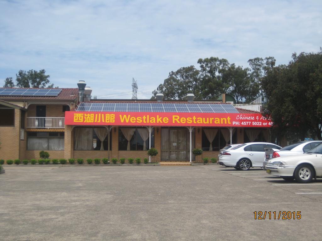 Alexander The Great Motel Windsor Exterior photo
