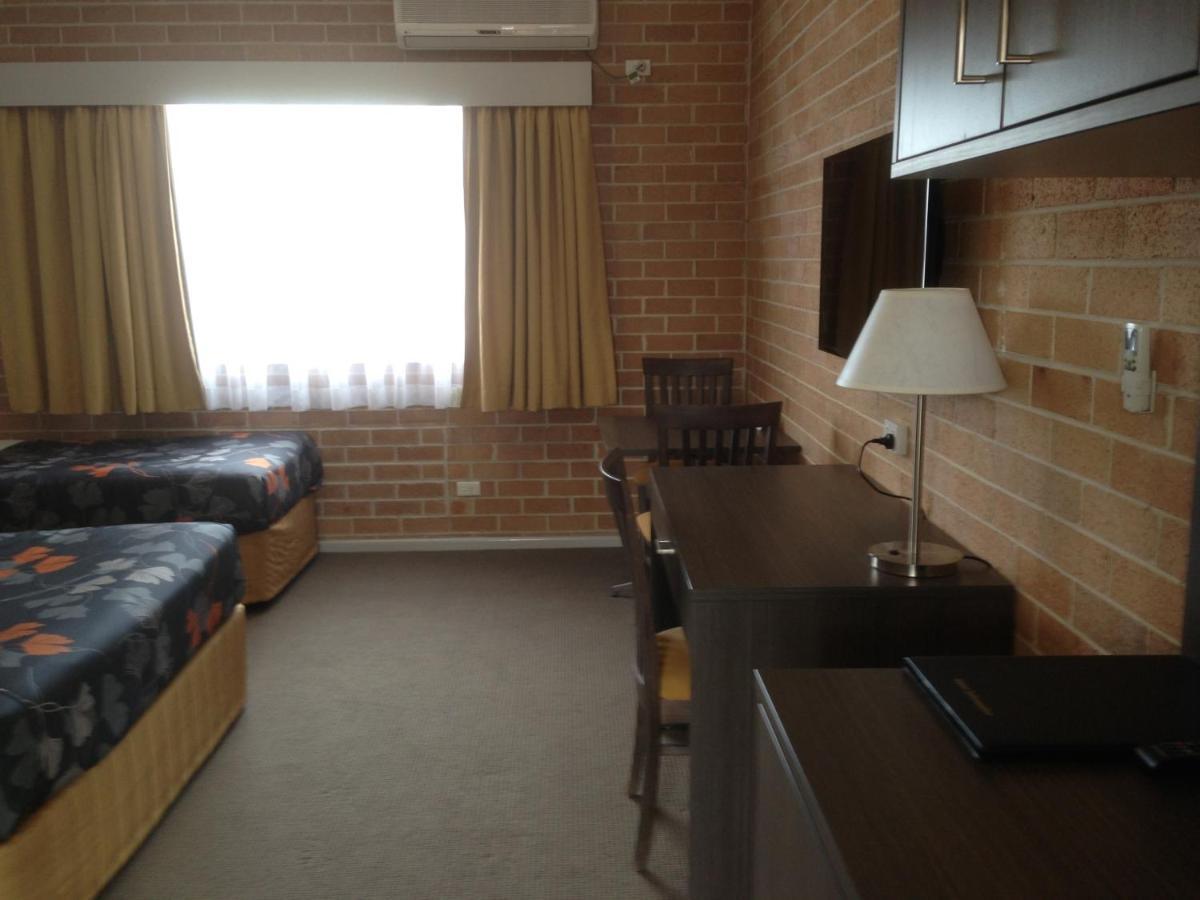 Alexander The Great Motel Windsor Exterior photo